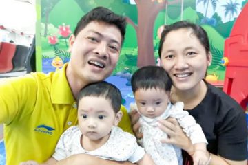 Từng mất song thai khi 6 tháng, mẹ Bắc Giang ngồi xe lăn giữ con sau 8 năm chạy chữa